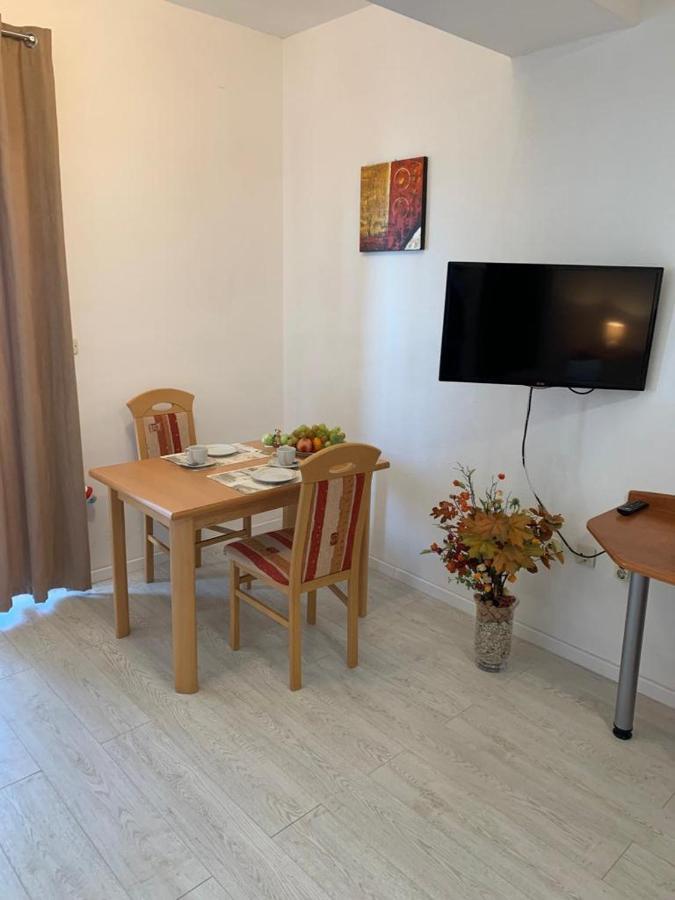 Apartmani California II ポドゥゴラ エクステリア 写真